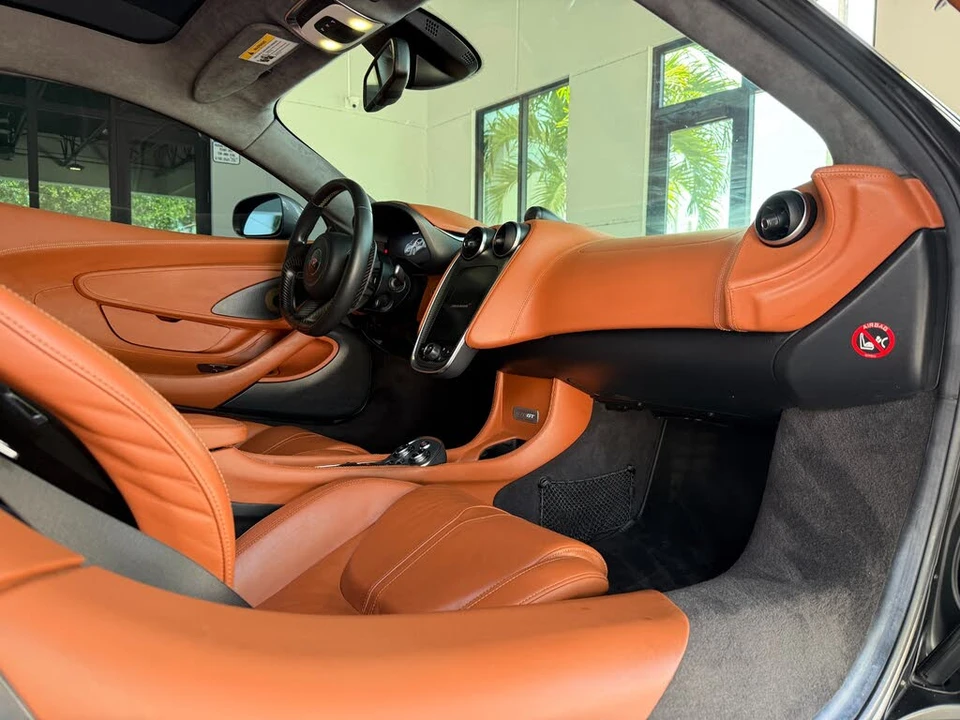 2017 McLaren 570GT - Image 24 of 31