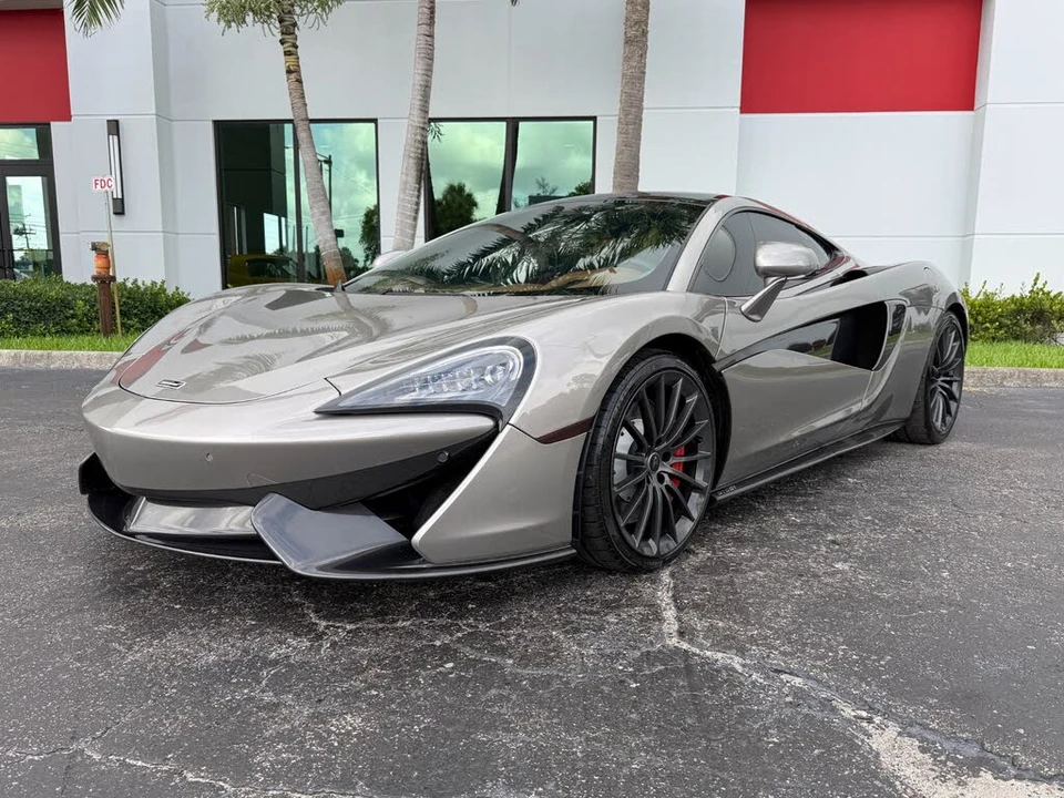 2017 McLaren 570GT - Image 11 of 31