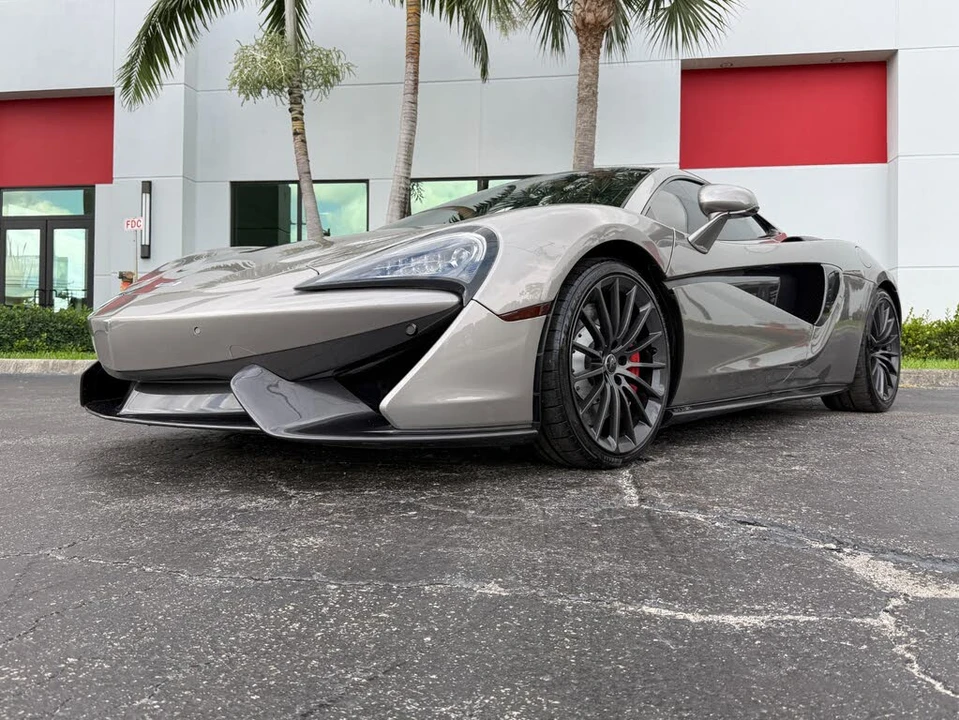 2017 McLaren 570GT - Image 10 of 31