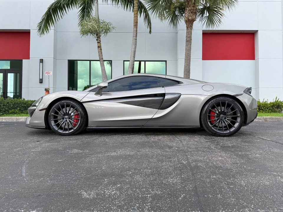 2017 McLaren 570GT - Image 12 of 31
