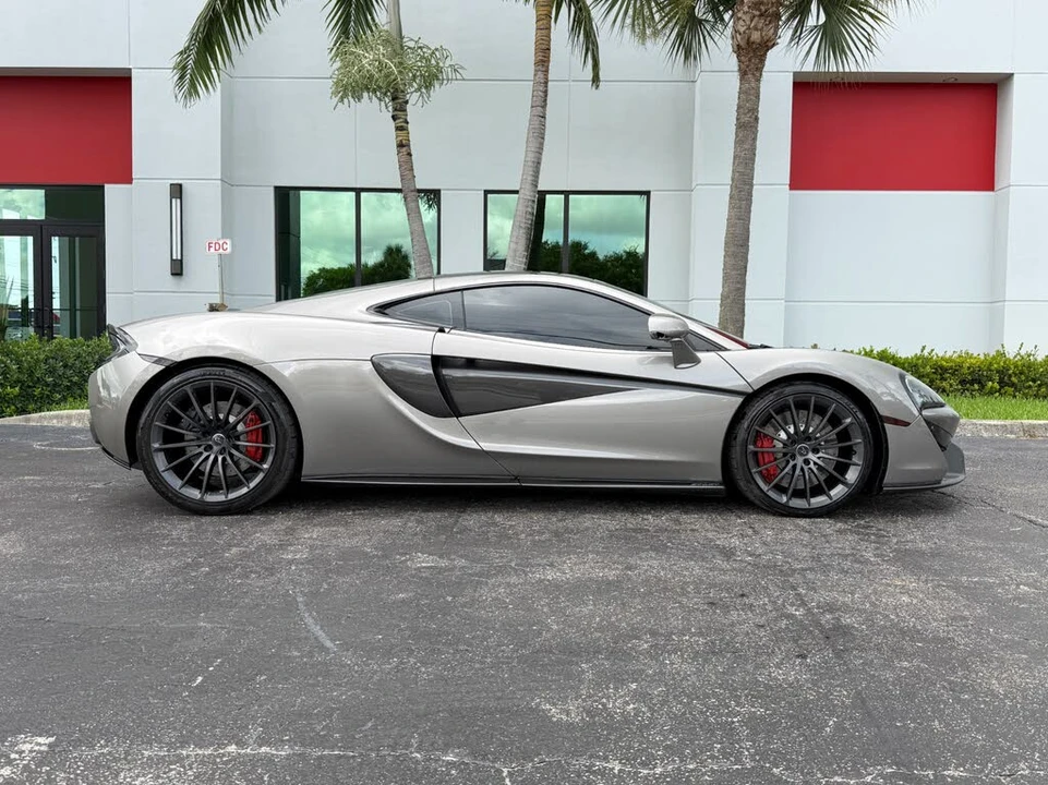 2017 McLaren 570GT - Image 2 of 31