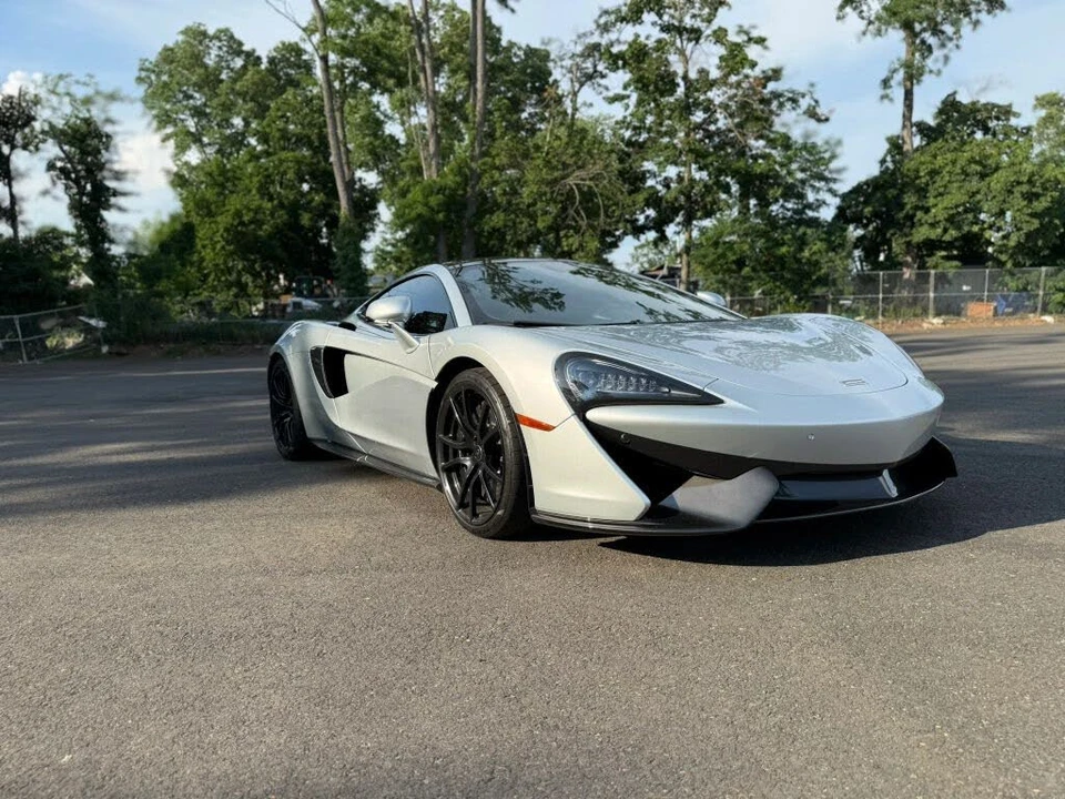 2017 McLaren 570GT - Image 6 of 31