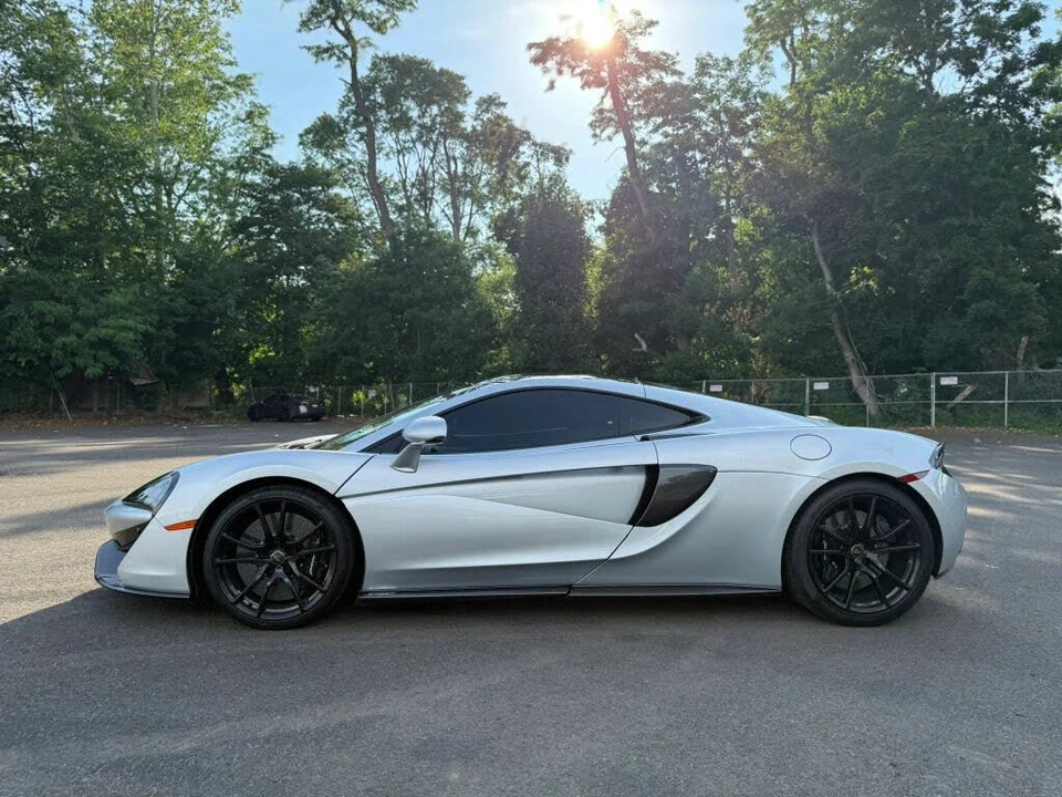 2017 McLaren 570GT - Image 7 of 31