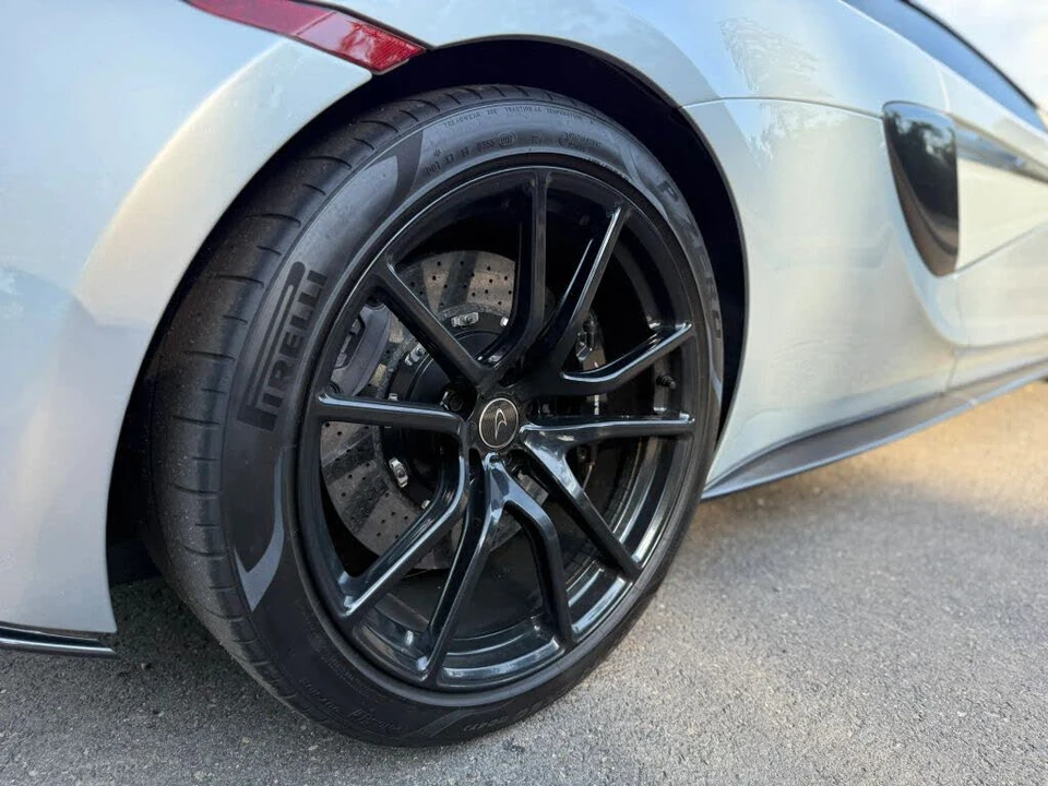 2017 McLaren 570GT - Image 14 of 31