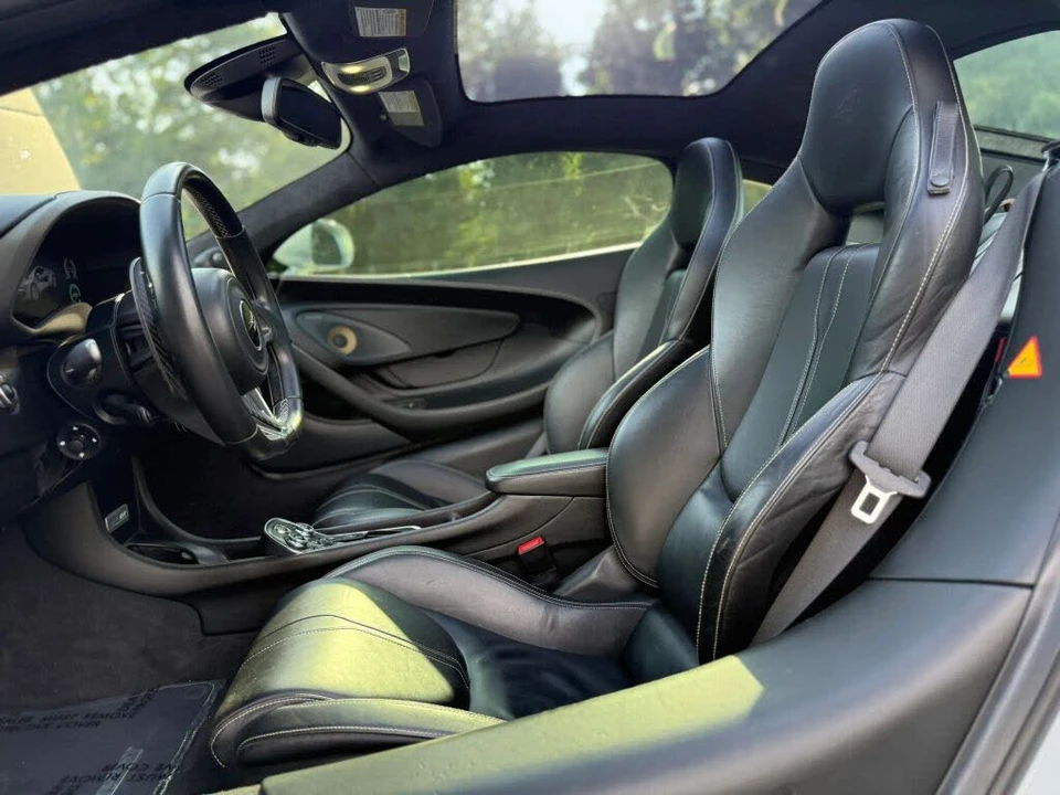 2017 McLaren 570GT - Image 18 of 31