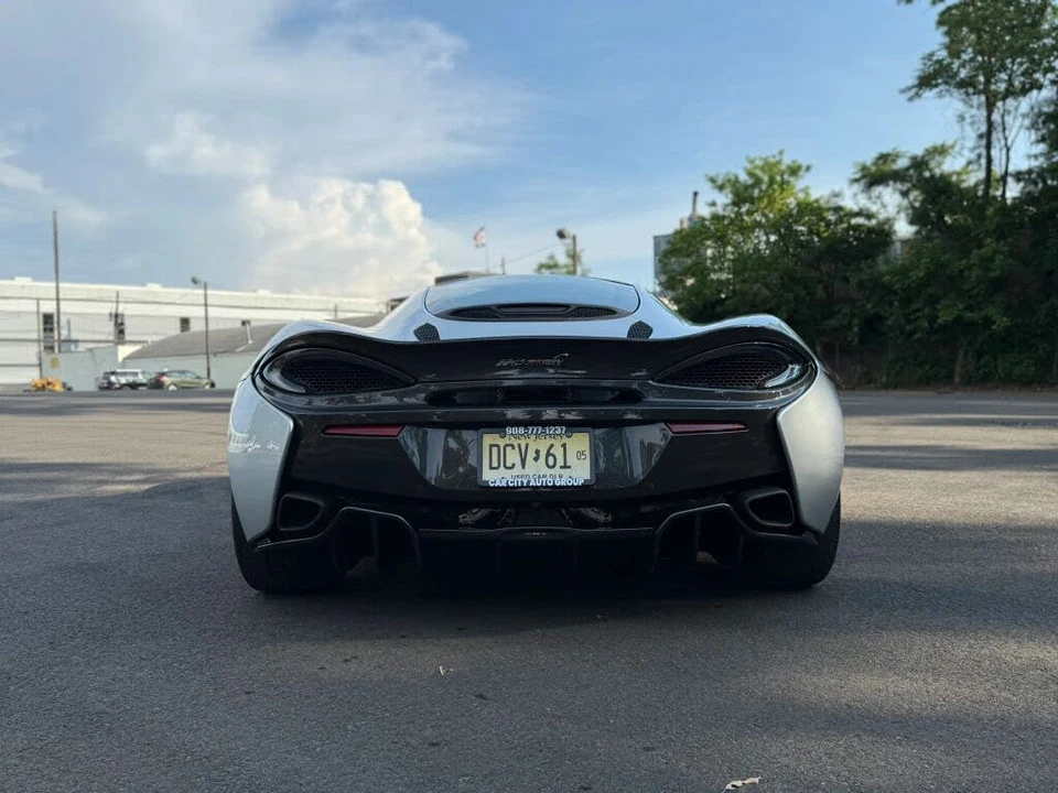 2017 McLaren 570GT - Image 10 of 31