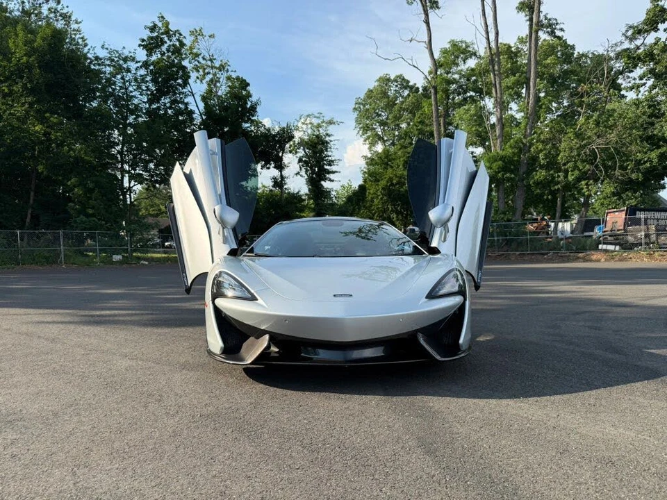 2017 McLaren 570GT - Image 2 of 31