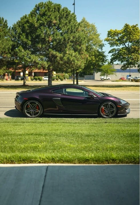 2017 McLaren 570GT - Image 8 of 16