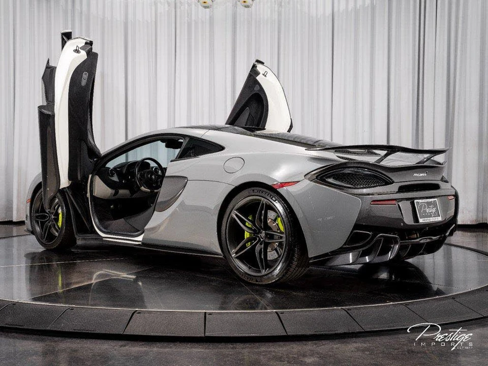 2017 McLaren 570GT - Image 17 of 31