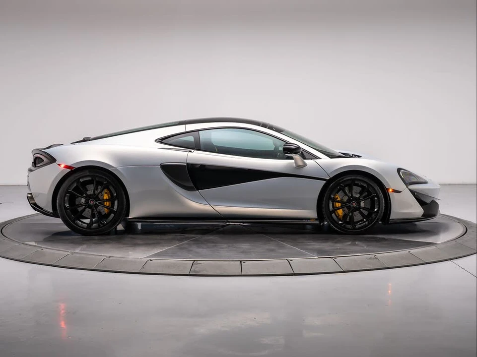 2017 McLaren 570GT - Image 6 of 31