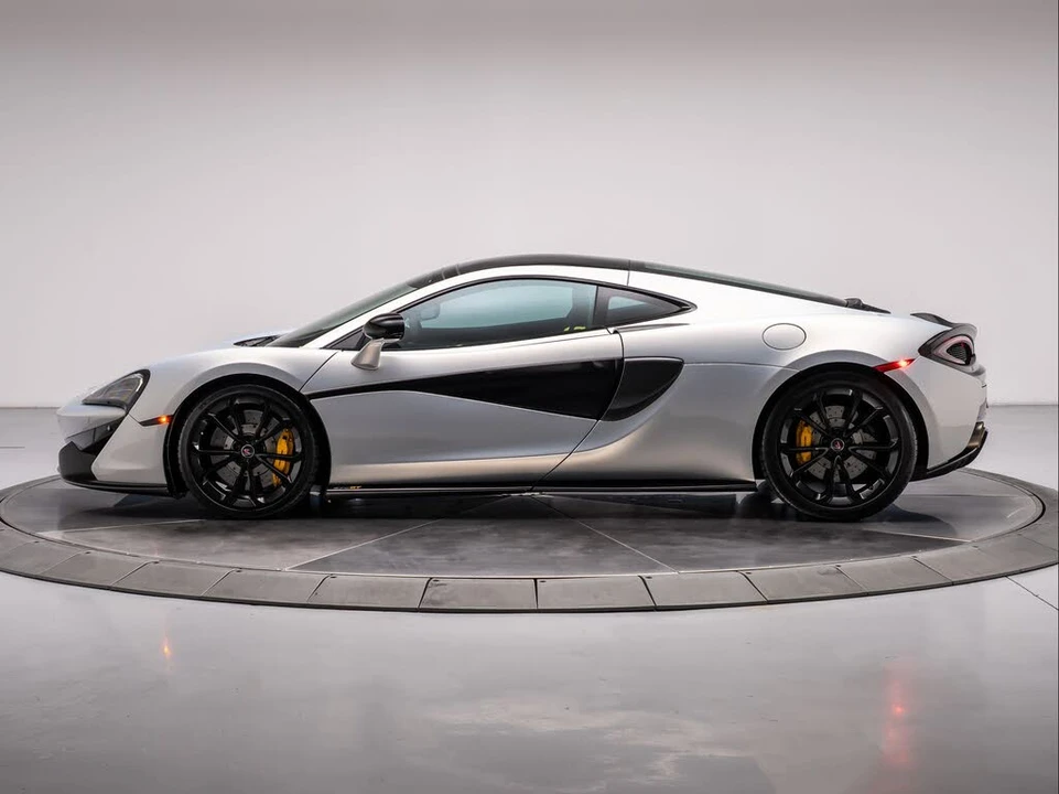2017 McLaren 570GT - Image 2 of 31