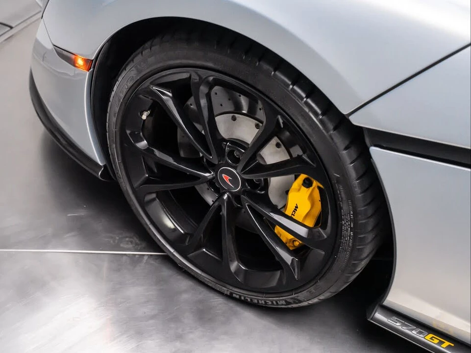 2017 McLaren 570GT - Image 14 of 31