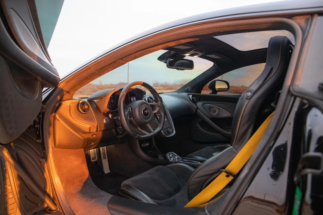 2017 McLaren 570GT - Image 14 of 21