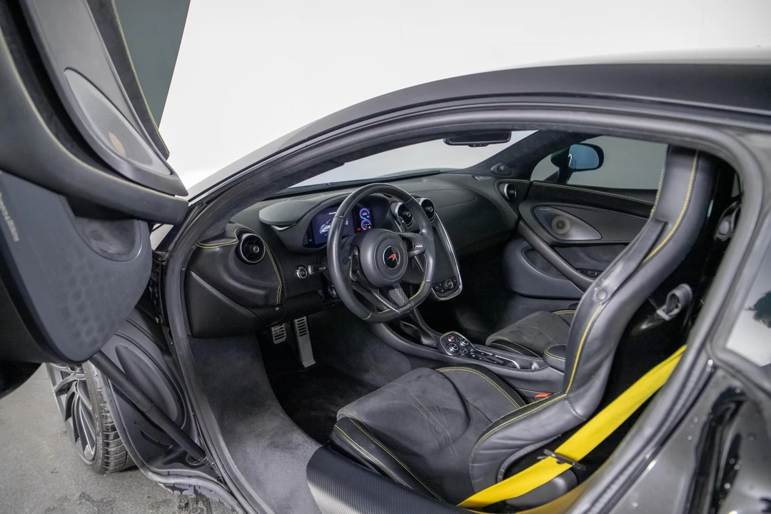 2017 McLaren 570GT - Image 2 of 21