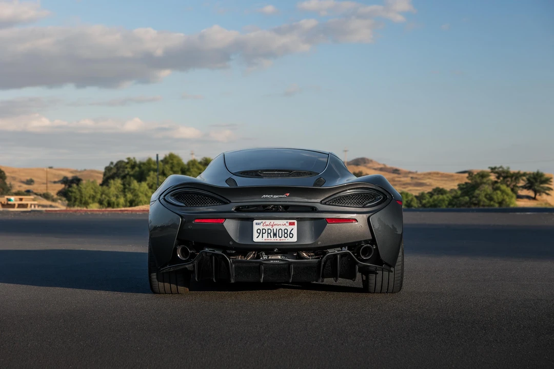 2017 McLaren 570GT - Image 8 of 31
