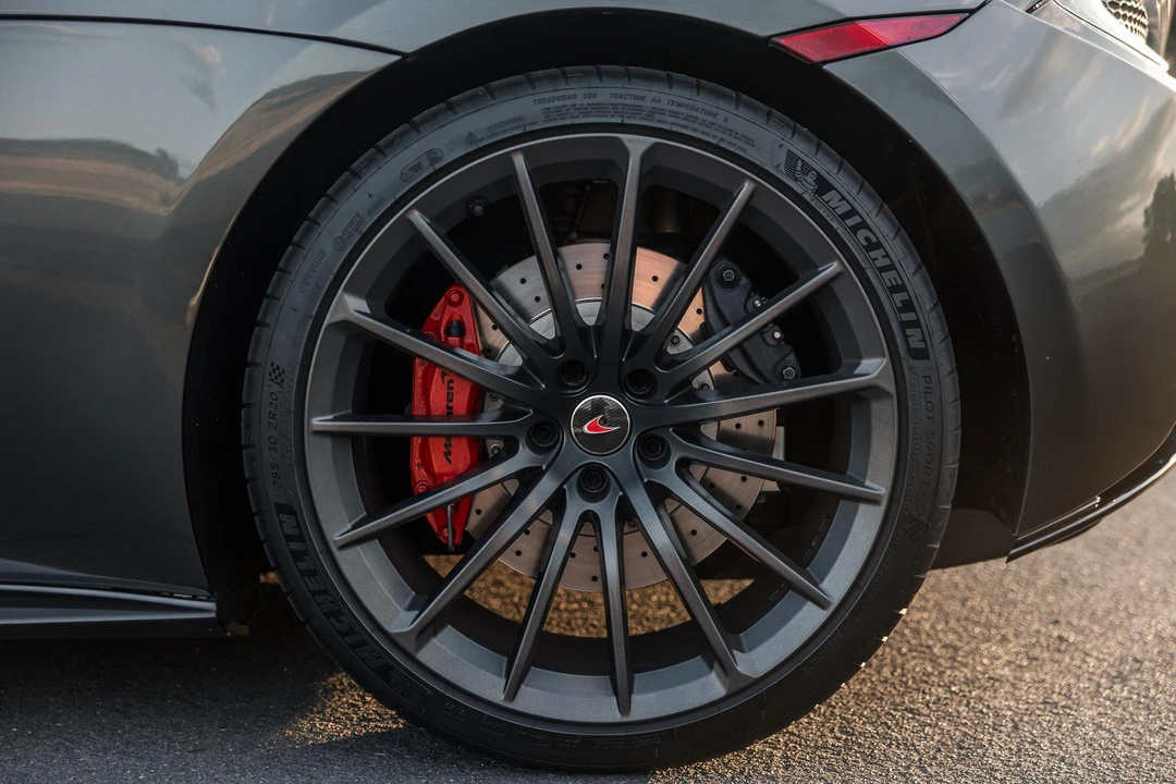 2017 McLaren 570GT - Image 17 of 31