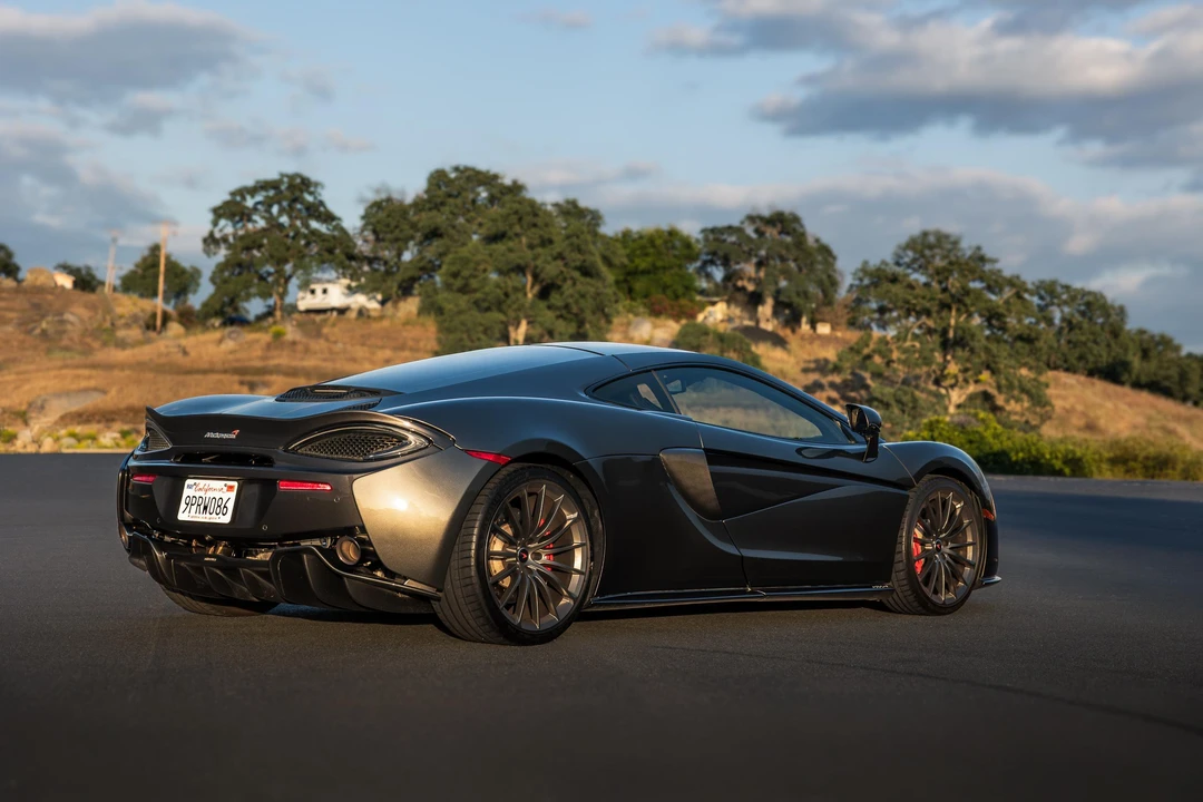 2017 McLaren 570GT - Image 9 of 31