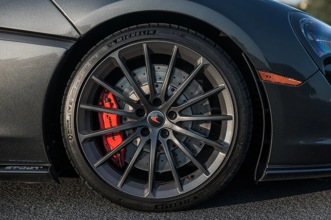 2017 McLaren 570GT - Image 19 of 31