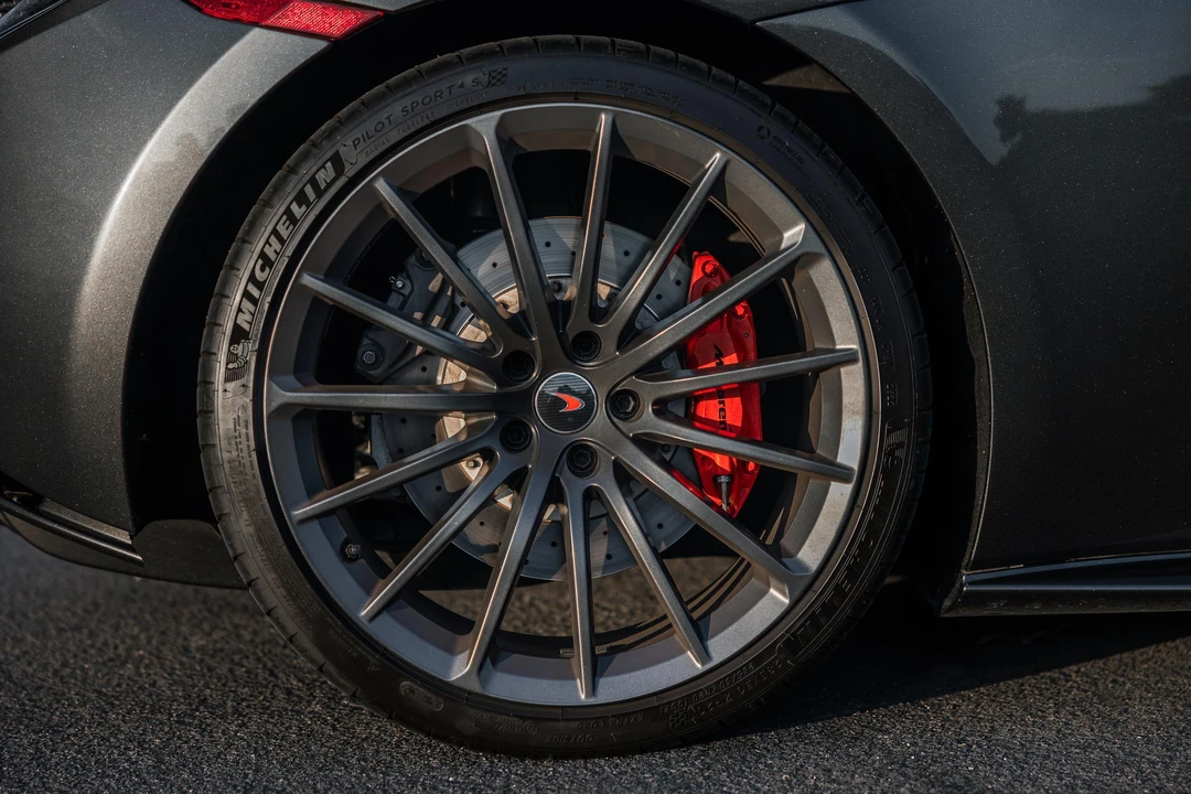 2017 McLaren 570GT - Image 18 of 31