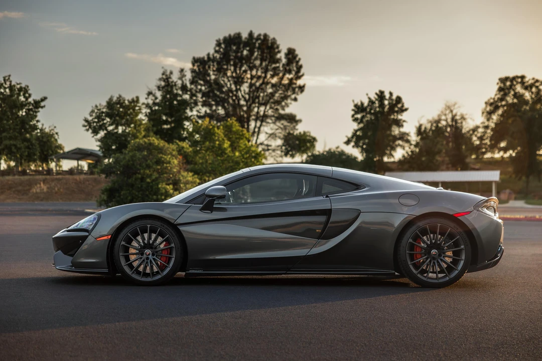 2017 McLaren 570GT - Image 7 of 31