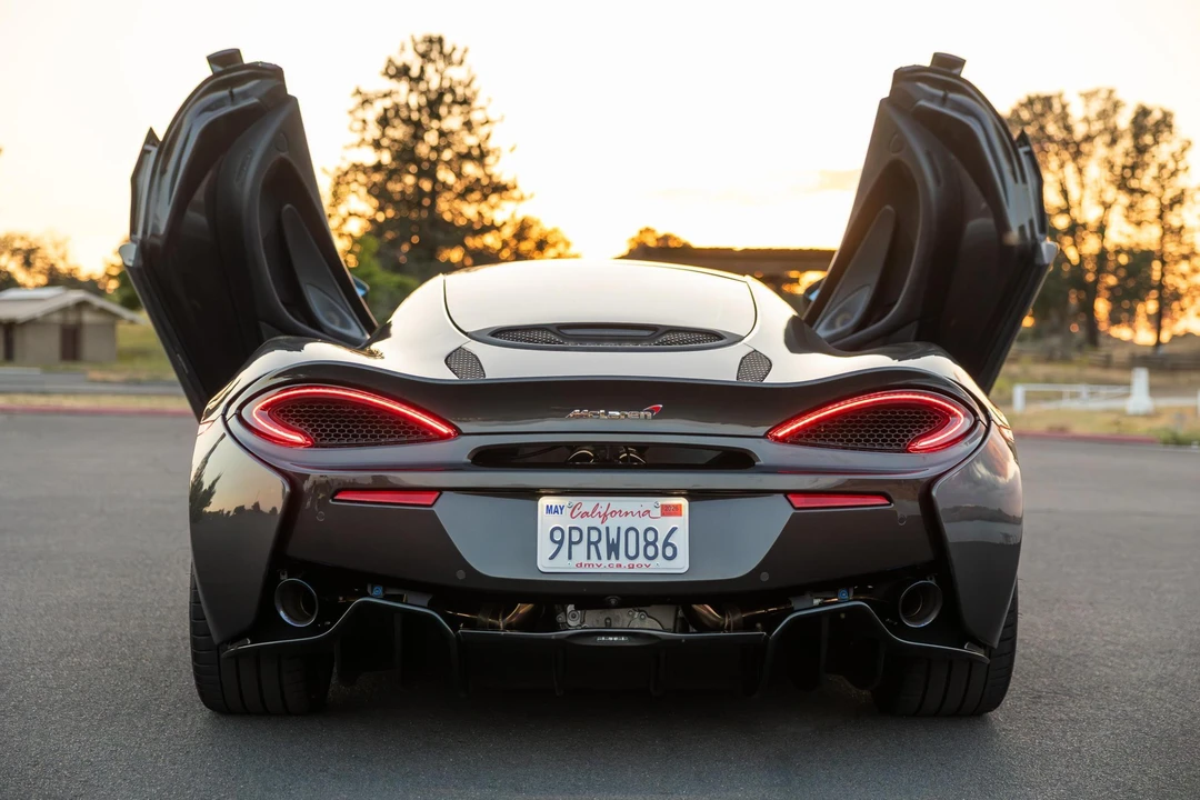 2017 McLaren 570GT - Image 5 of 31