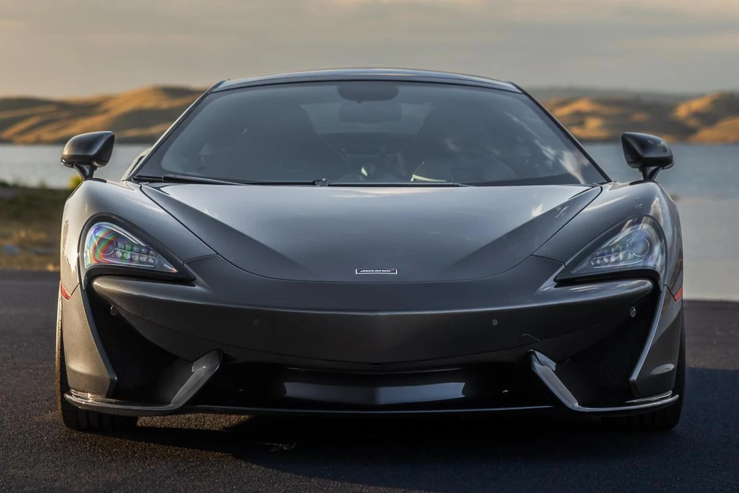 2017 McLaren 570GT - Image 2 of 31
