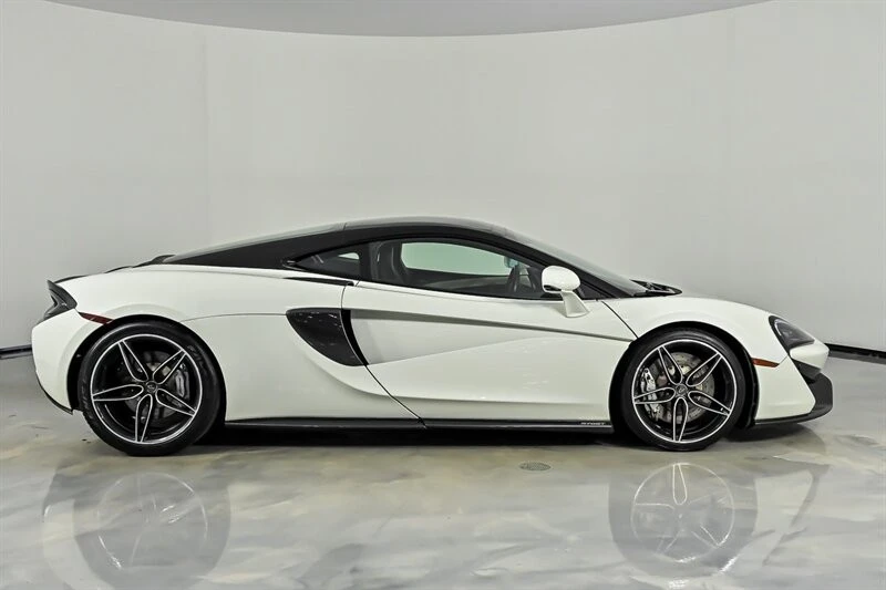 2017 McLaren 570GT - Image 11 of 31