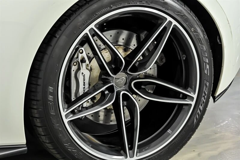 2017 McLaren 570GT - Image 13 of 31