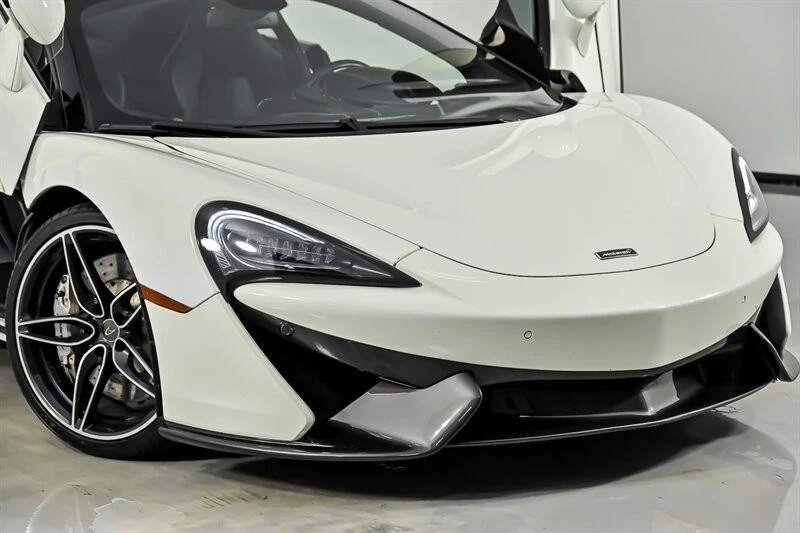 2017 McLaren 570GT - Image 3 of 31