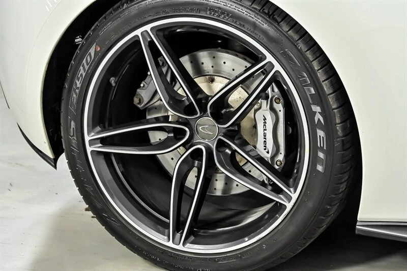 2017 McLaren 570GT - Image 14 of 31