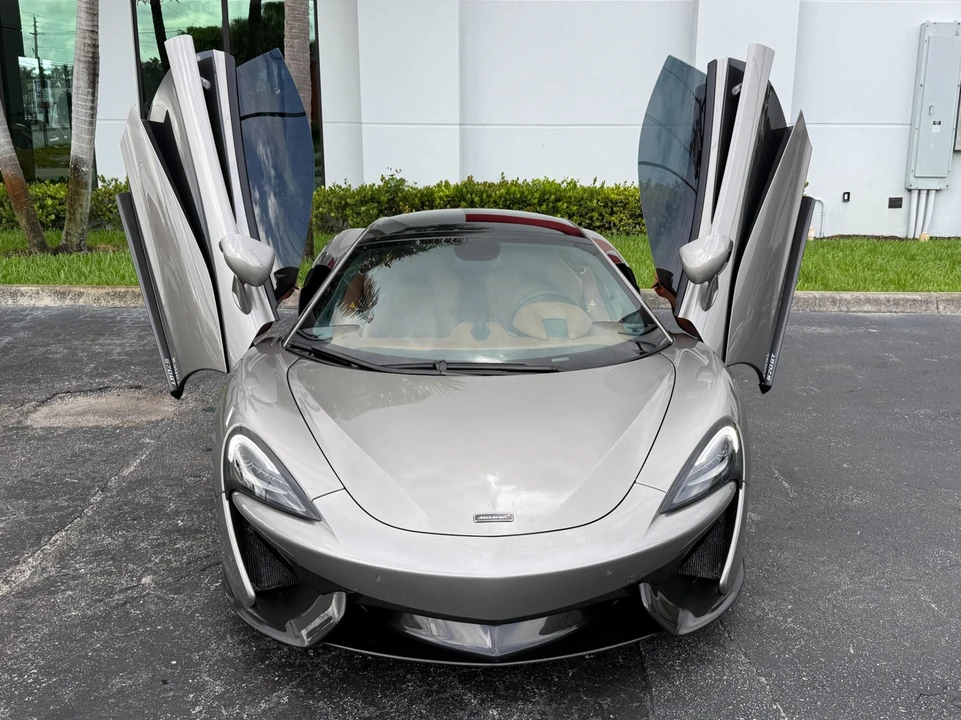 2017 McLaren 570GT - Image 21 of 31