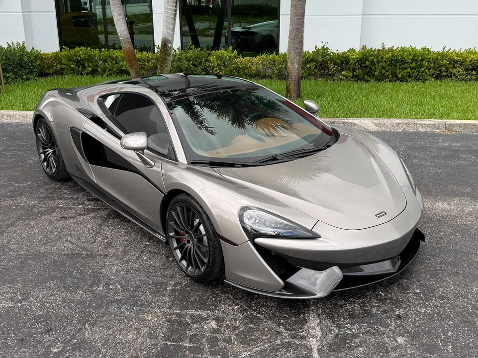 2017 McLaren 570GT - Image 5 of 31