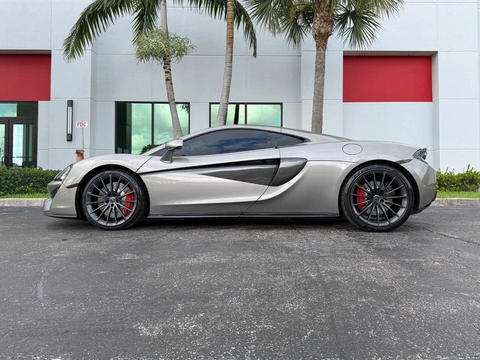 2017 McLaren 570GT - Image 12 of 31