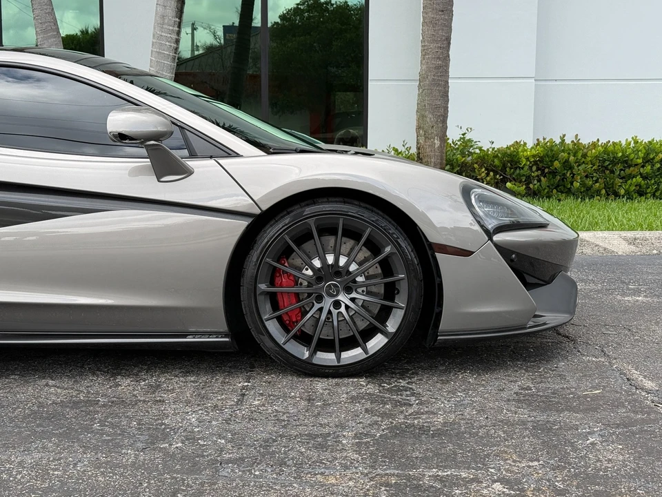 2017 McLaren 570GT - Image 3 of 31