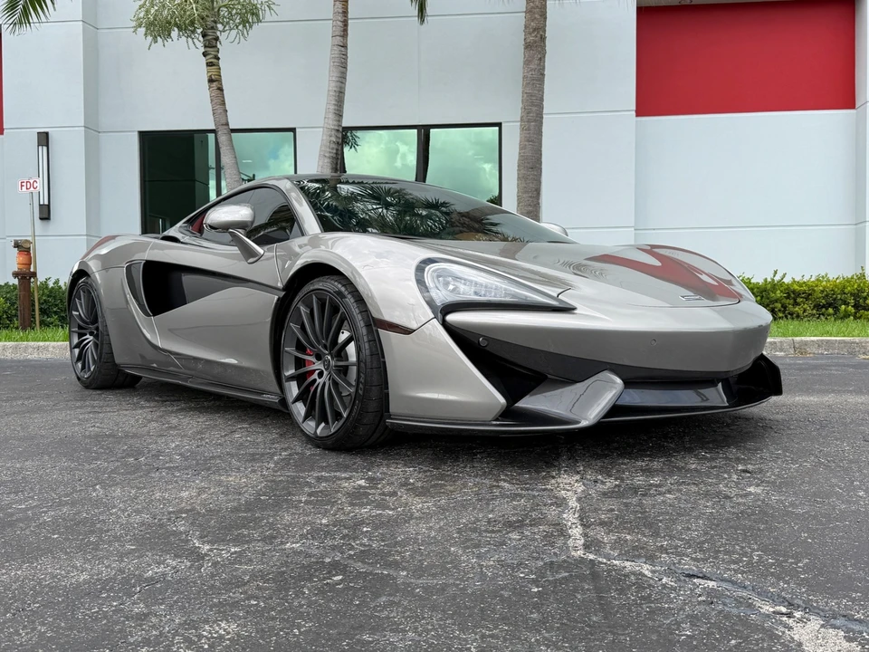 2017 McLaren 570GT - Image 6 of 31