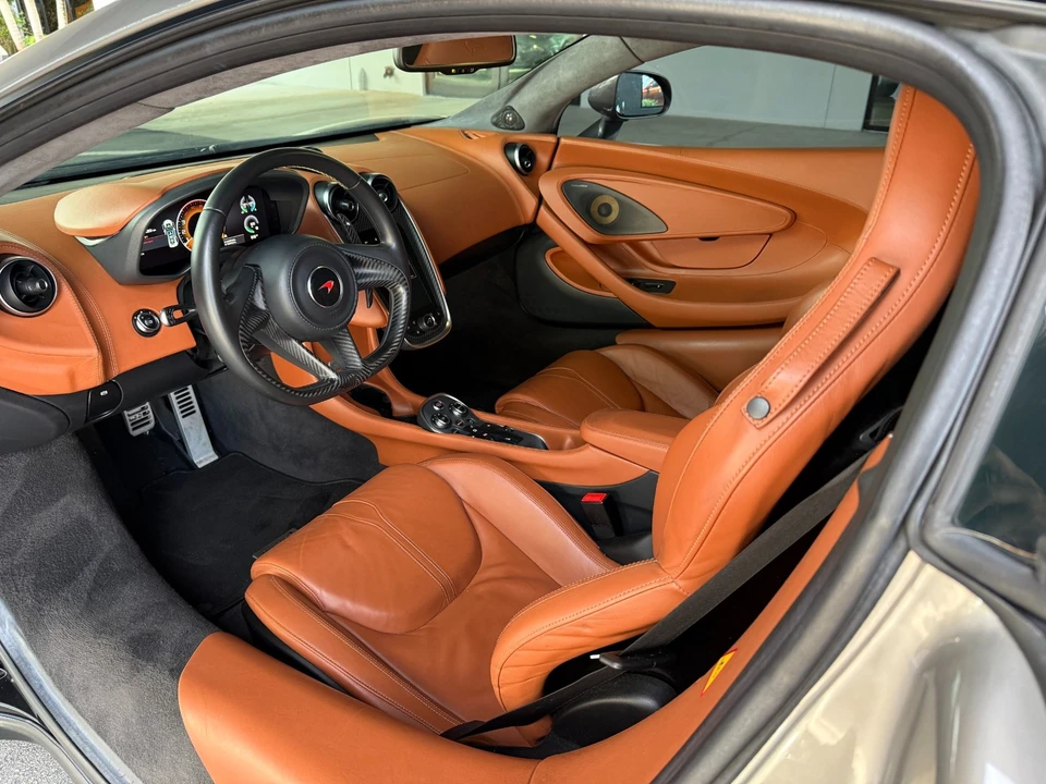 2017 McLaren 570GT - Image 26 of 31