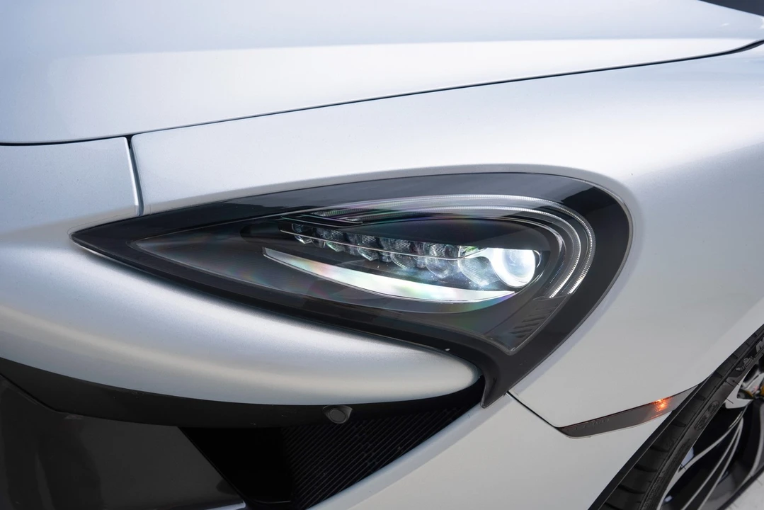 2017 McLaren 570GT - Image 16 of 31