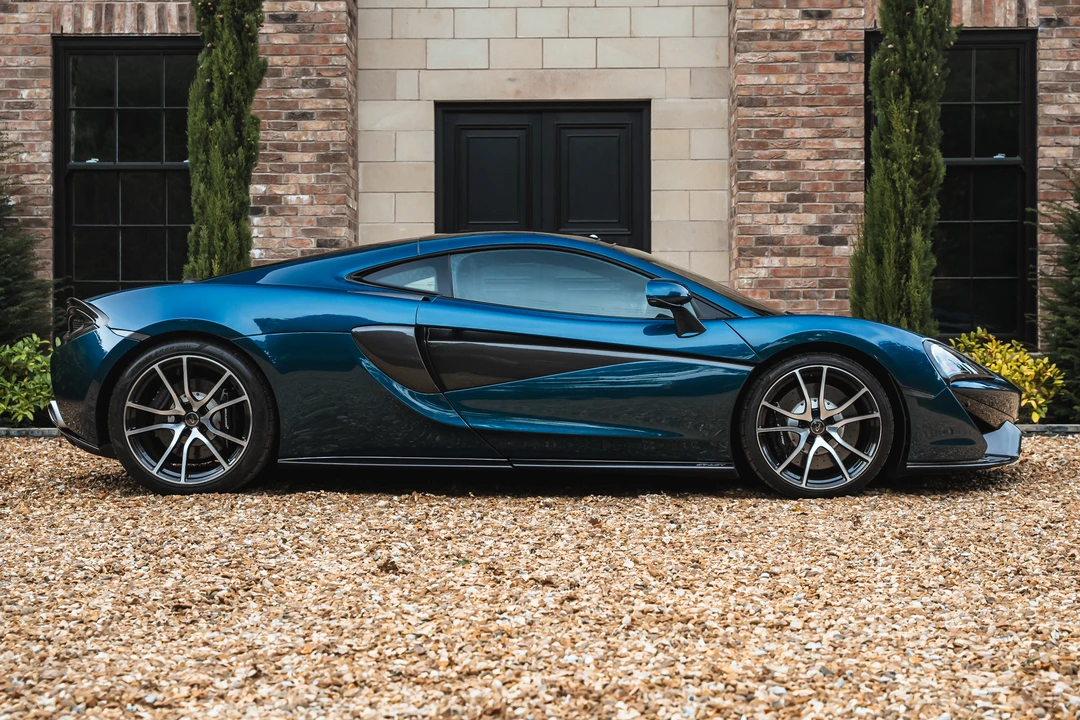 2017 McLaren 570GT - Image 11 of 31