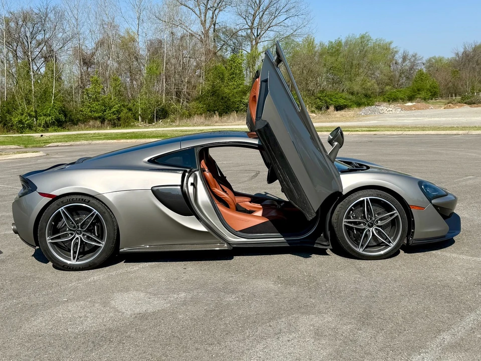 2017 McLaren 570GT - Image 8 of 21