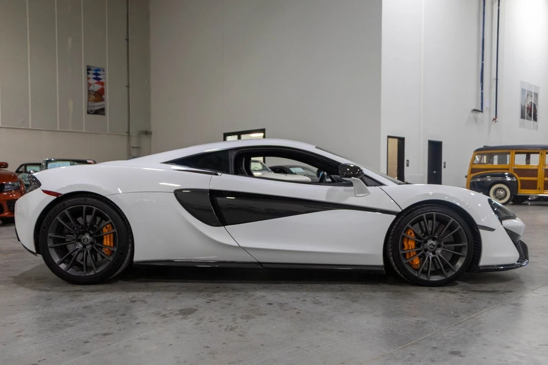 2017 McLaren 570S - Image 8 of 21