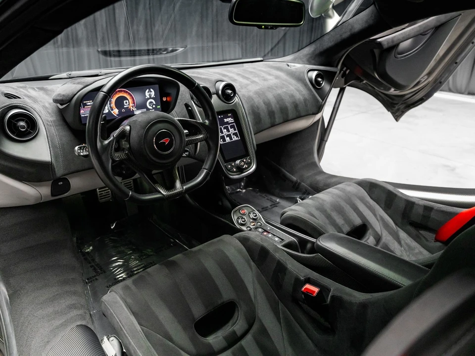 2017 McLaren 570S - Image 6 of 31