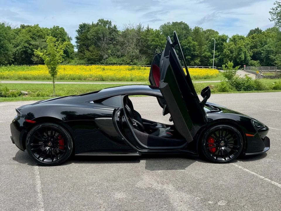 2017 McLaren 570S - Image 10 of 31