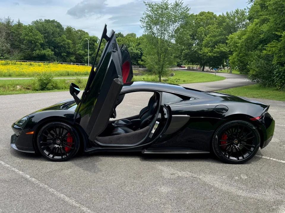 2017 McLaren 570S - Image 13 of 31