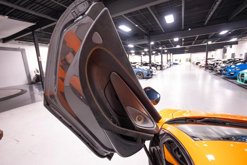 2017 McLaren 570S - Image 8 of 18