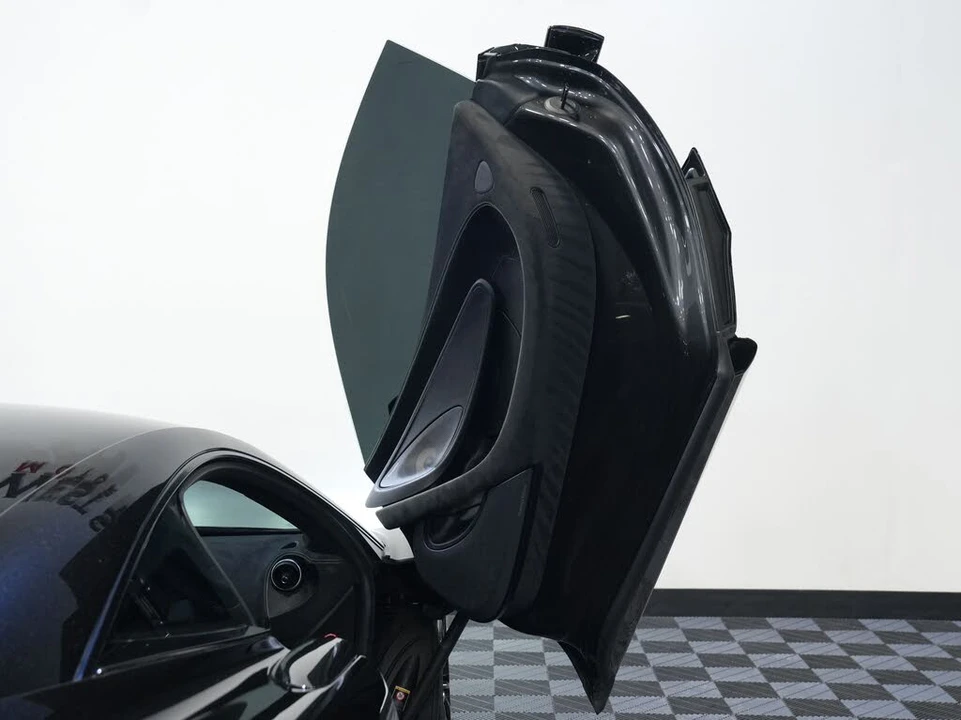 2017 McLaren 570S - Image 23 of 31