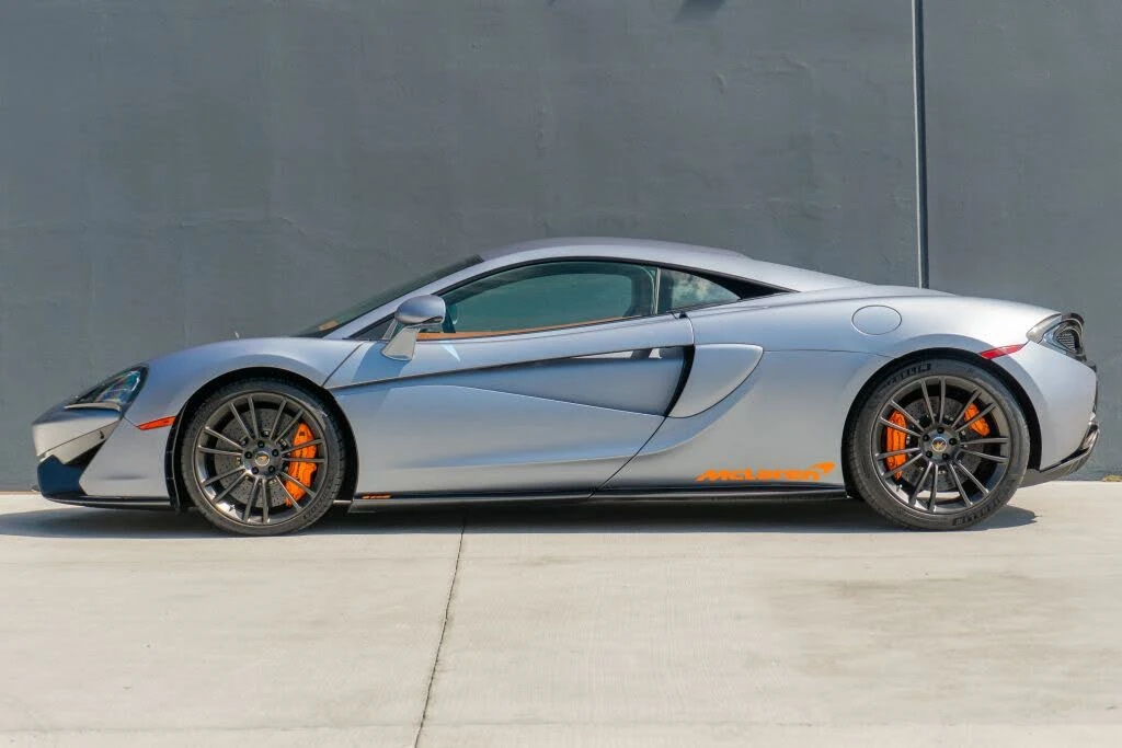 2017 McLaren 570S - Image 2 of 31