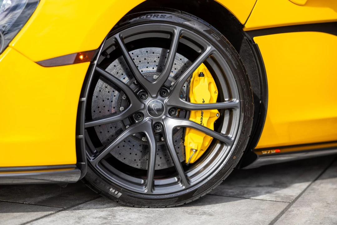 2017 McLaren 570S - Image 4 of 21