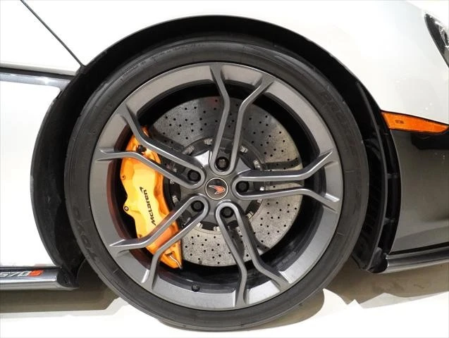 2017 McLaren 570S - Image 11 of 18