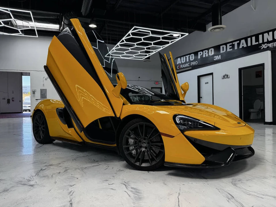 2017 McLaren 570S - Image 2 of 15