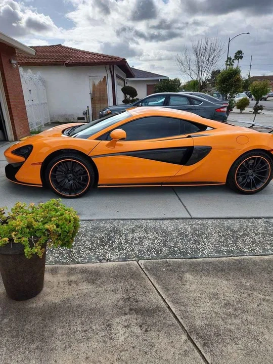 2017 McLaren 570S - Image 6 of 10